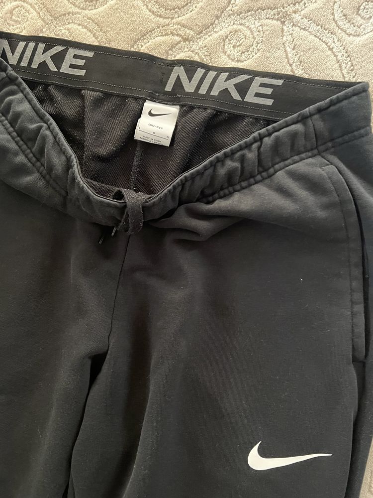 Pantaloni Nike Negri