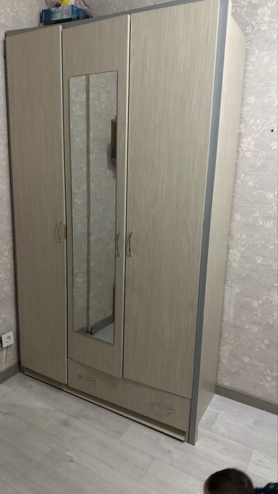 Срочно продам шкаф