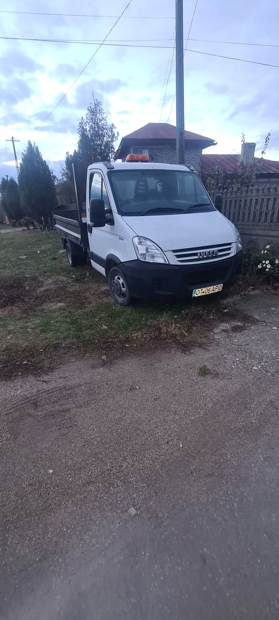 Vand iveco sau schinb cu mini excavator