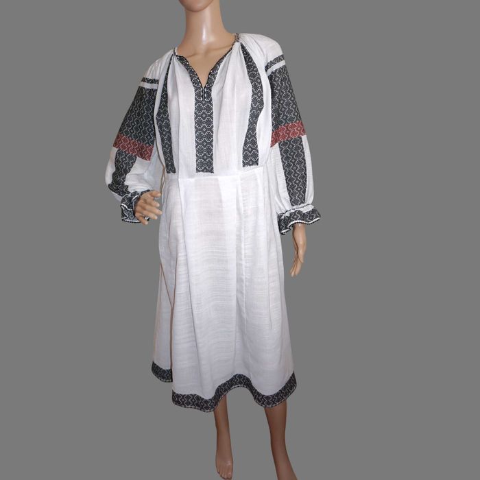 Costum popular vechi lucrat manual masura M-L , port popular Oltenia