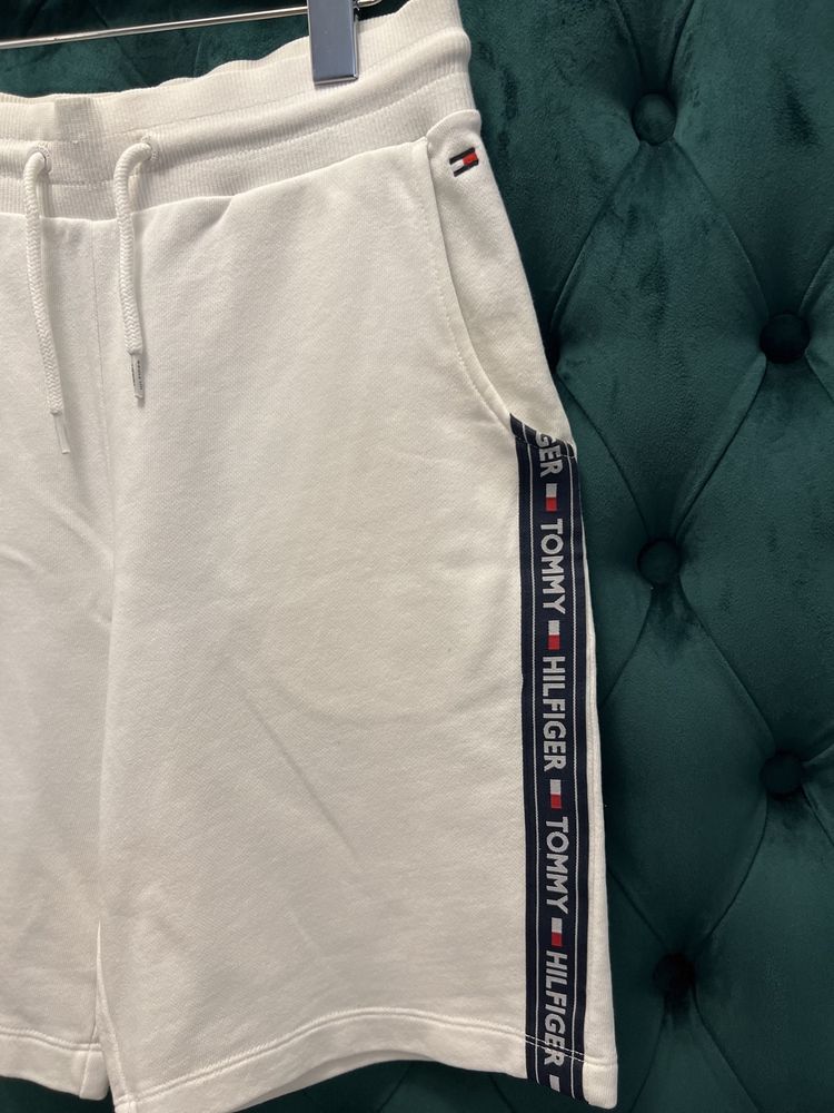 Pantaloni scurti + tricou Tommy Hilfiger