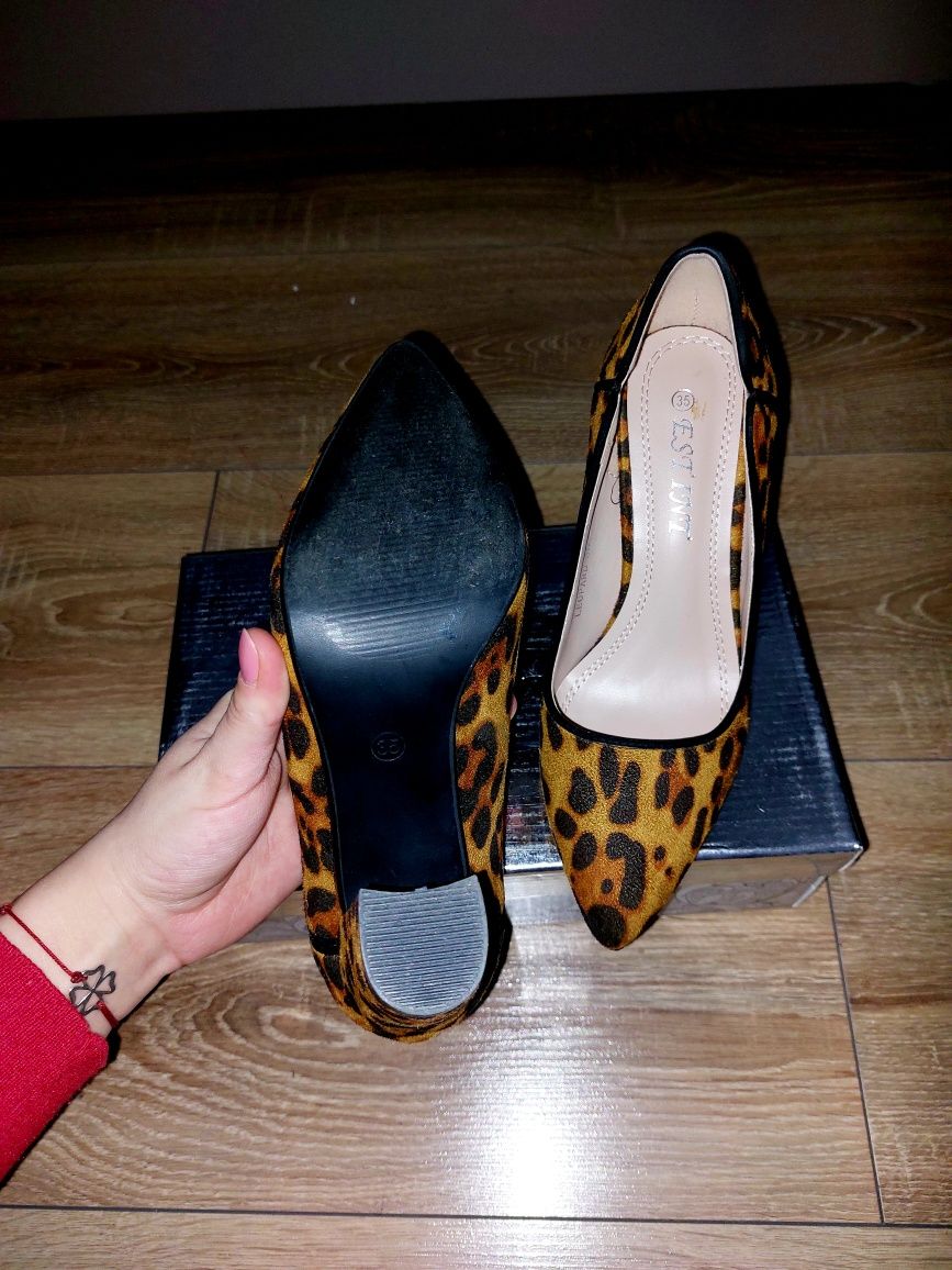 Pantof toc mediu leopard