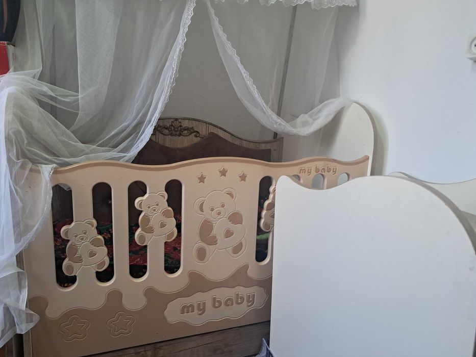 Манеж и тумба сотилади