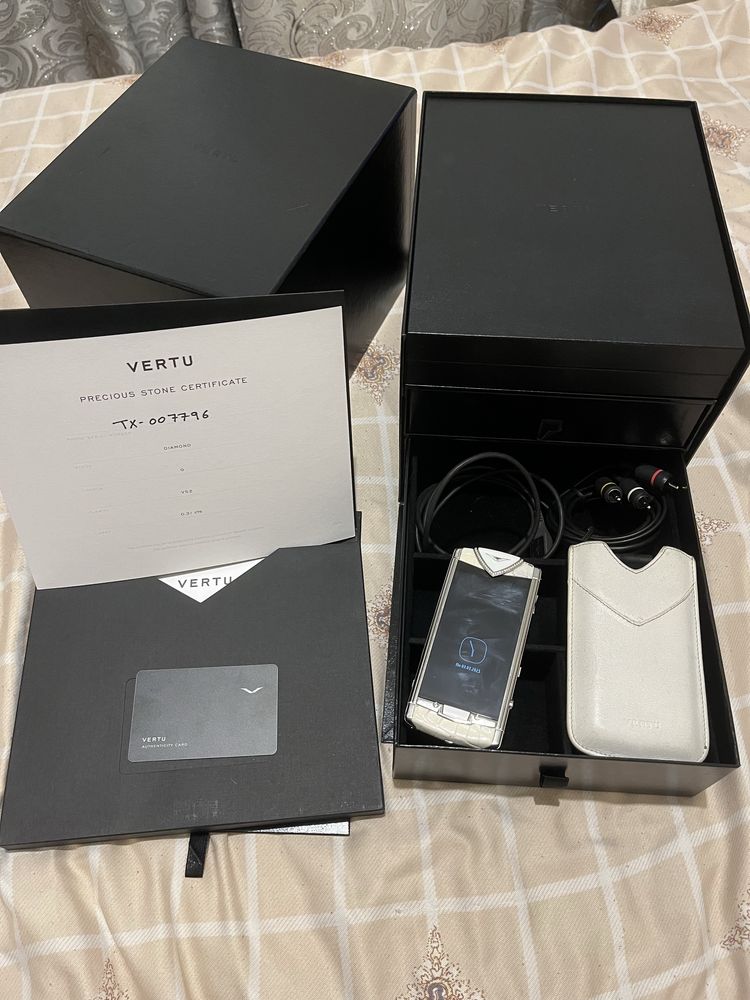 Легендарный телефон Vertu Constellation T