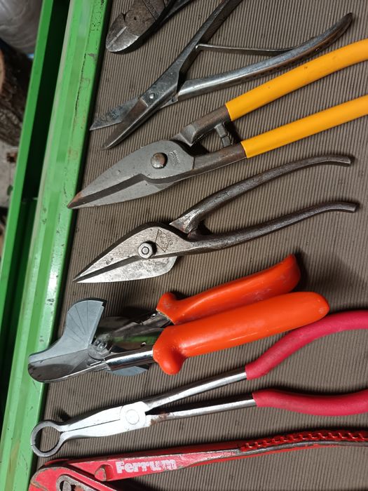 Продават се инструменти