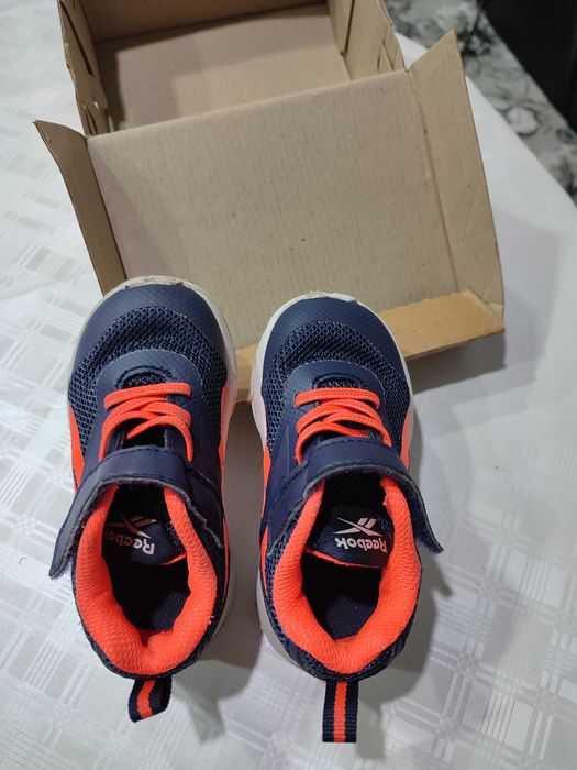 Детски обувки - оригинални, маратонки, официални - номер 21 и номер 19