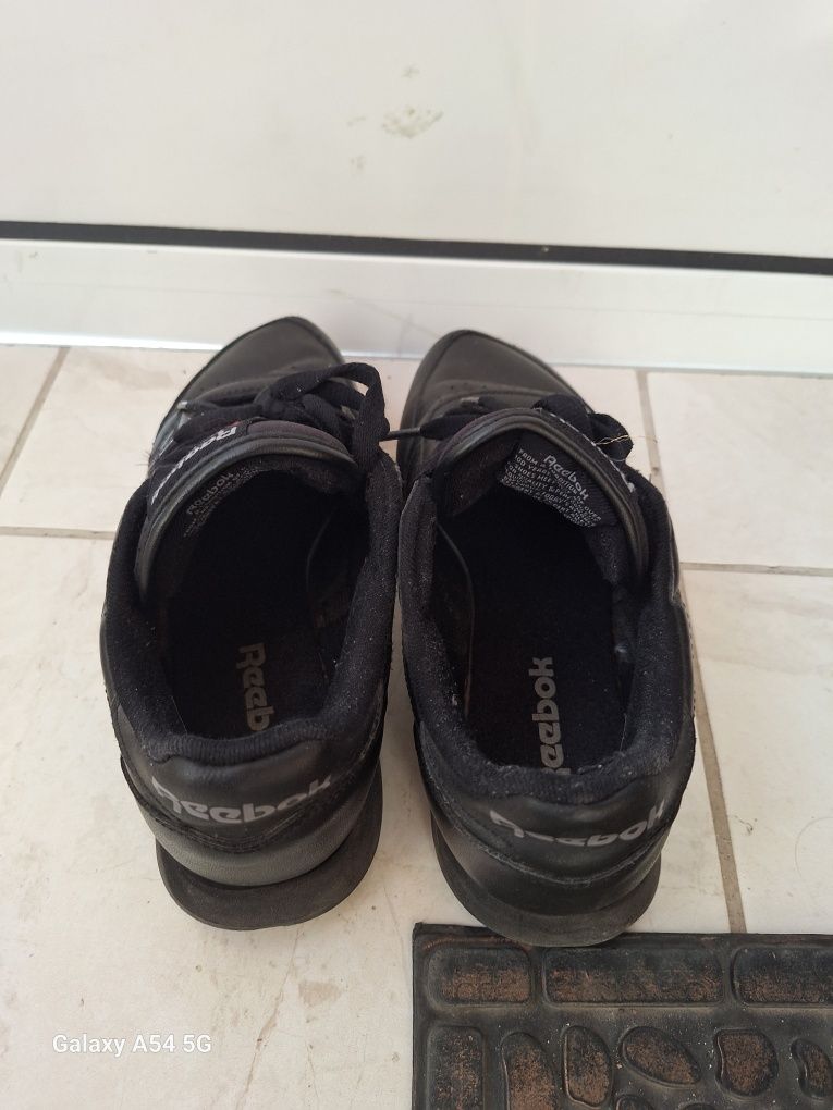 Обувки  Reebok рр 37,5