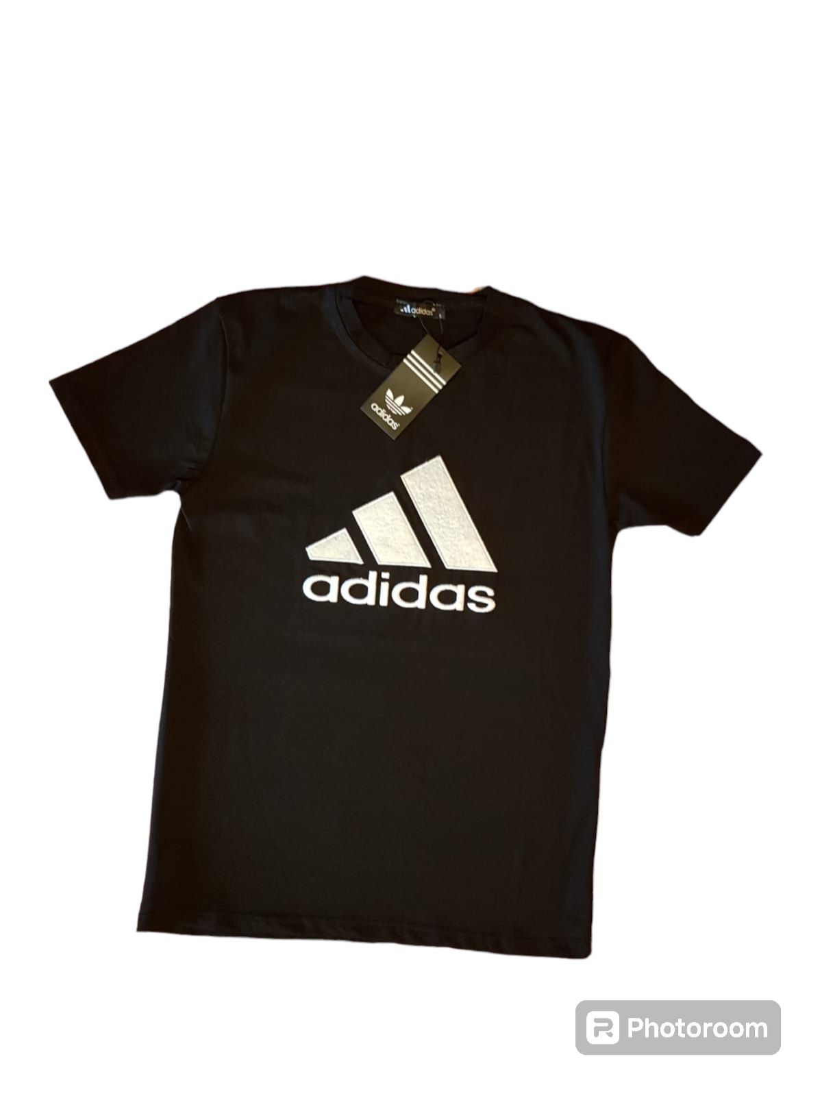 Tricouri adidas siglă cusută