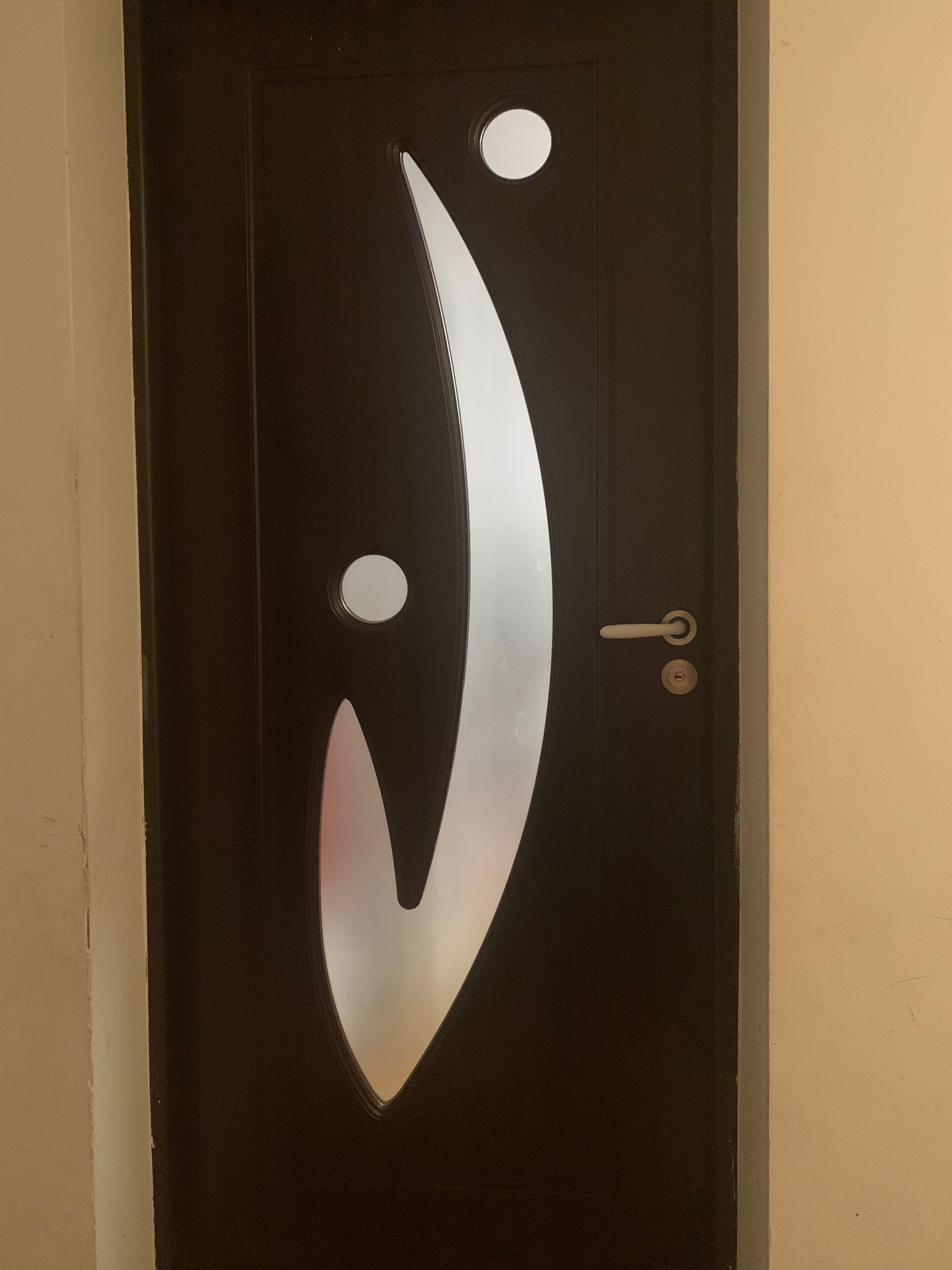 Ușii, aproape noi