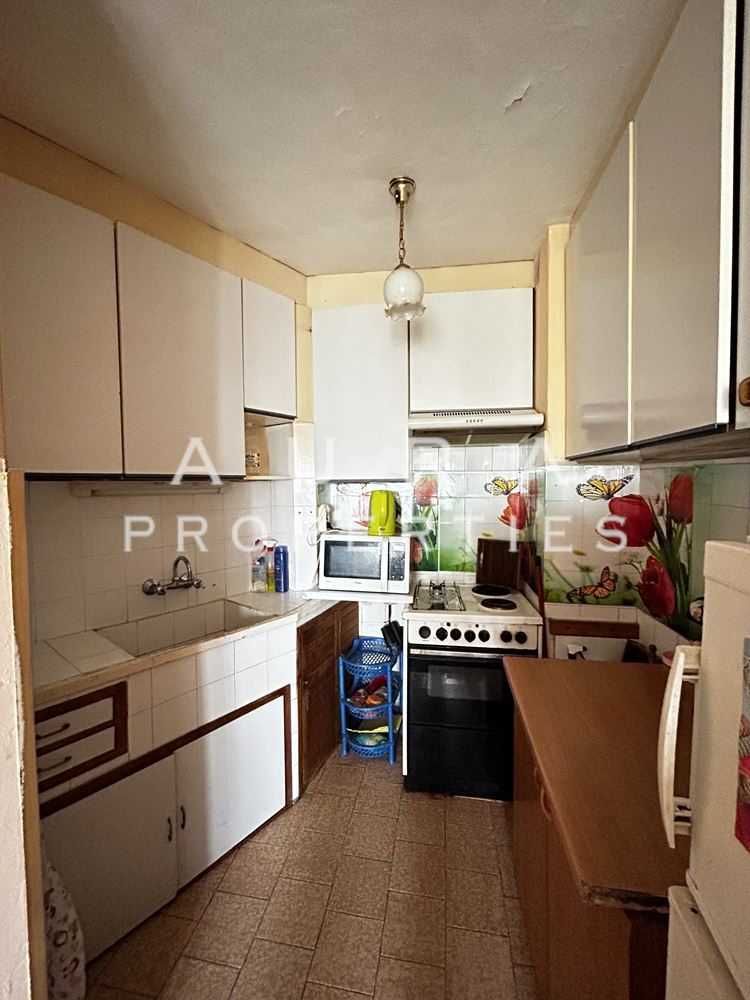 Продава се Тристаен апартамент в Разград, Житница - 110 кв.м за 3 €/кв.м - Снимка #7