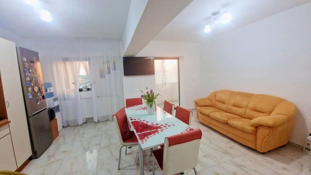 Apartament 100 mp ,et 3, 4 camere  ,transforma în 3 camere.