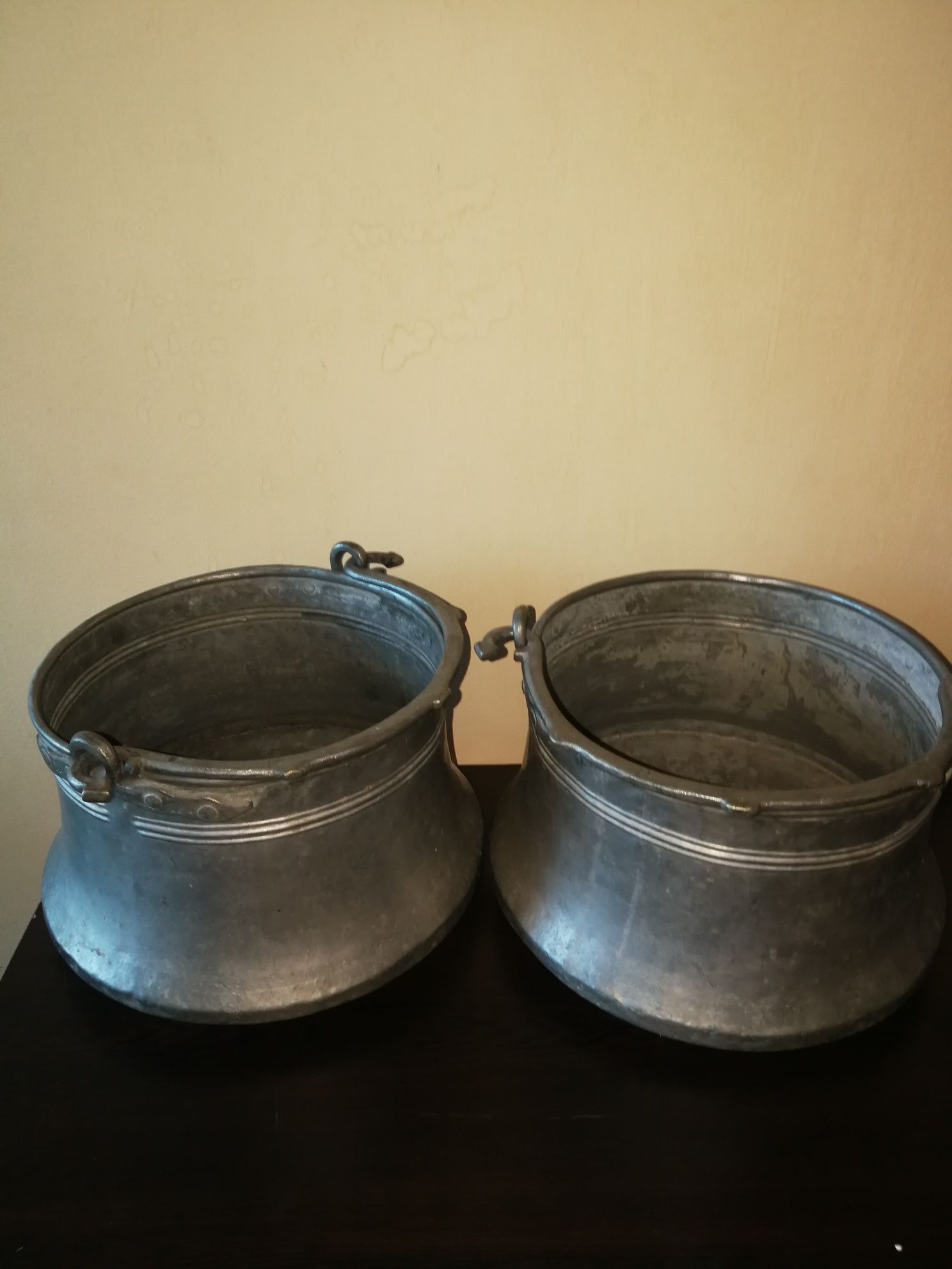 Малко буренце, дървена кутия , стара бъкличка, подносче, медни бакъри