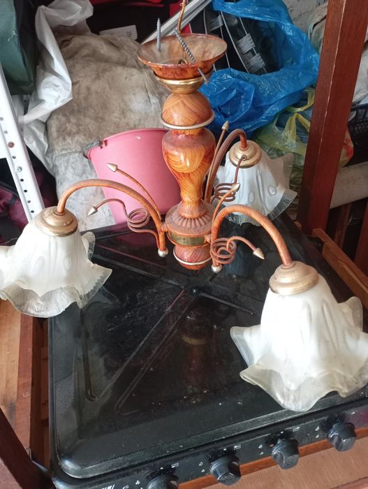 Продам люстру на три лампы