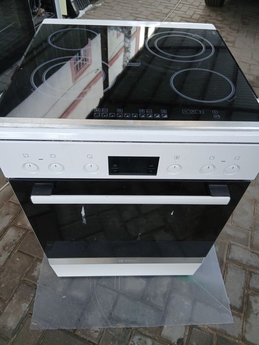 Продам электрическую плиту Bosch .