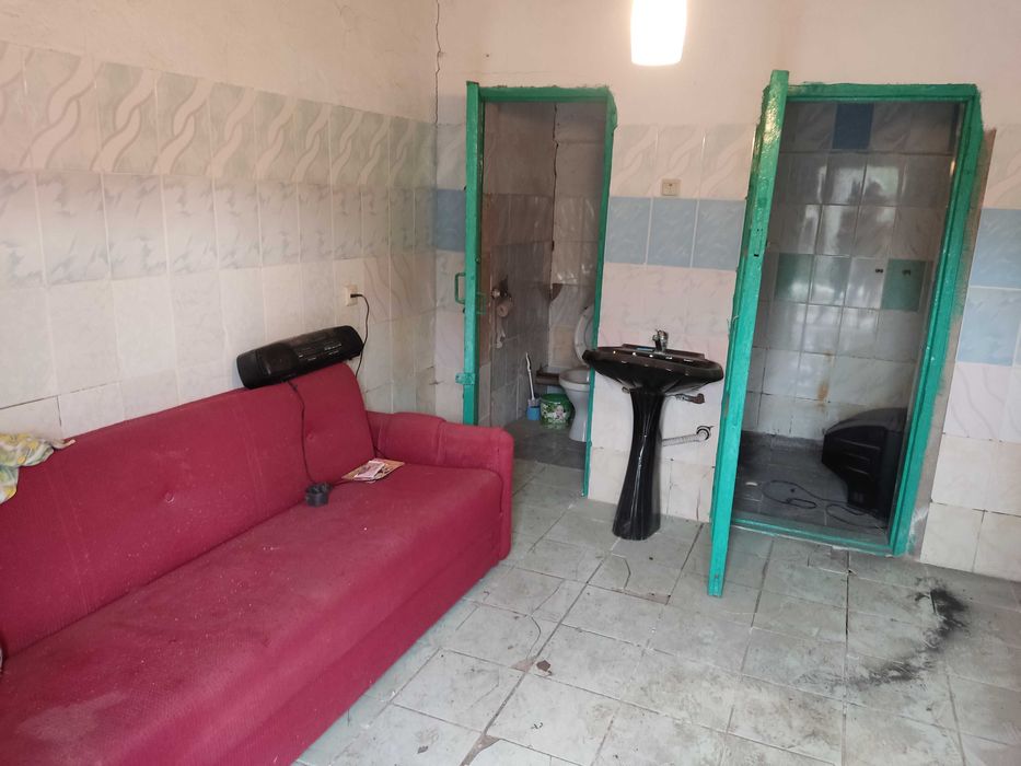 Продается дом без ремонта .