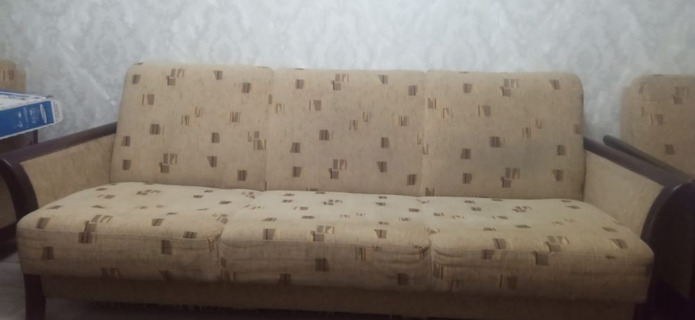 Продаётся диван.