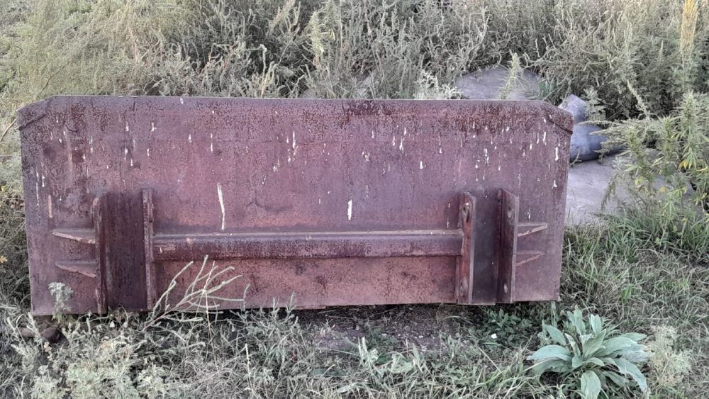 Продается трактор МТЗ - 80 с полным набором навесного оборудования.
