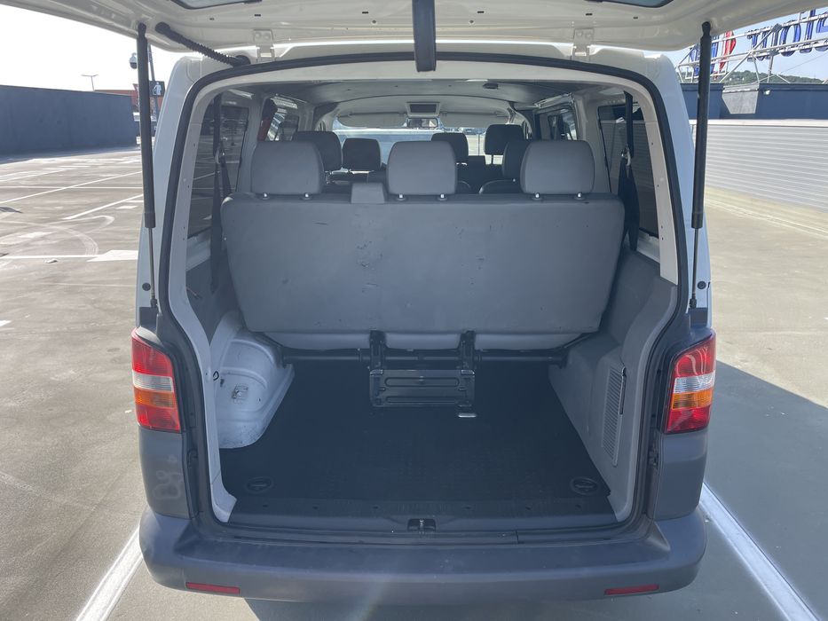 Inchirieri Dube VW Transporter 8+1 locuri