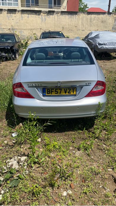 Dezmembrez Mercedes w219