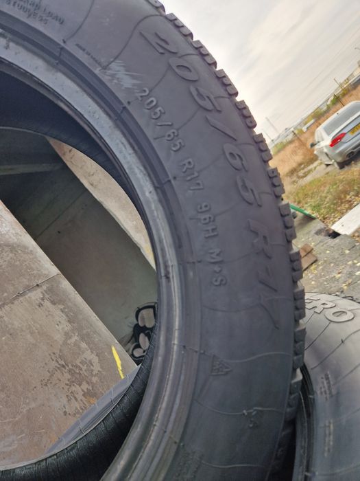 Set 4 Anvelope Pirelli 205 65 R17 M+S