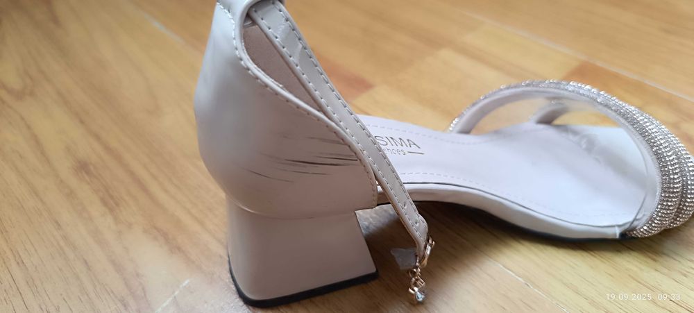 Продам босоножки