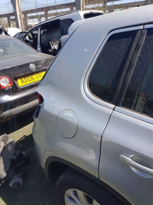 Aripa Dreapta Spate VW Tiguan 5N 2007 - 2011 Cod Culoare LA7W