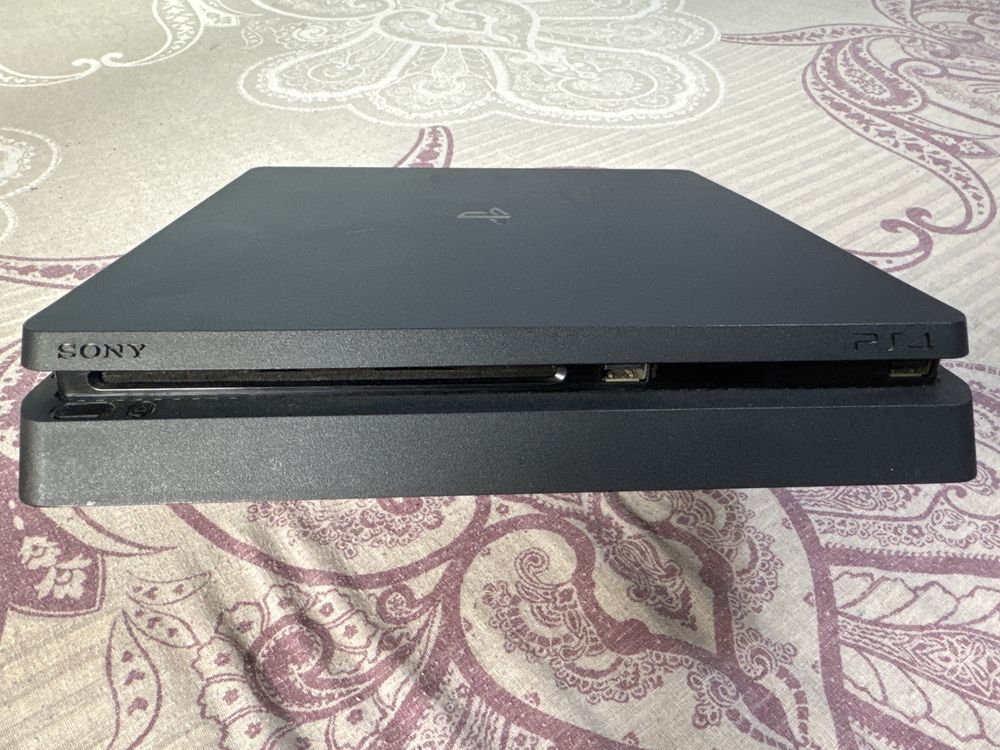 Playstation 4 slim 500gb + 4 jocuri