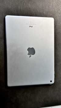 iPad generația 6, 128 GB Wi-Fi, argintiu, în stare perfectă