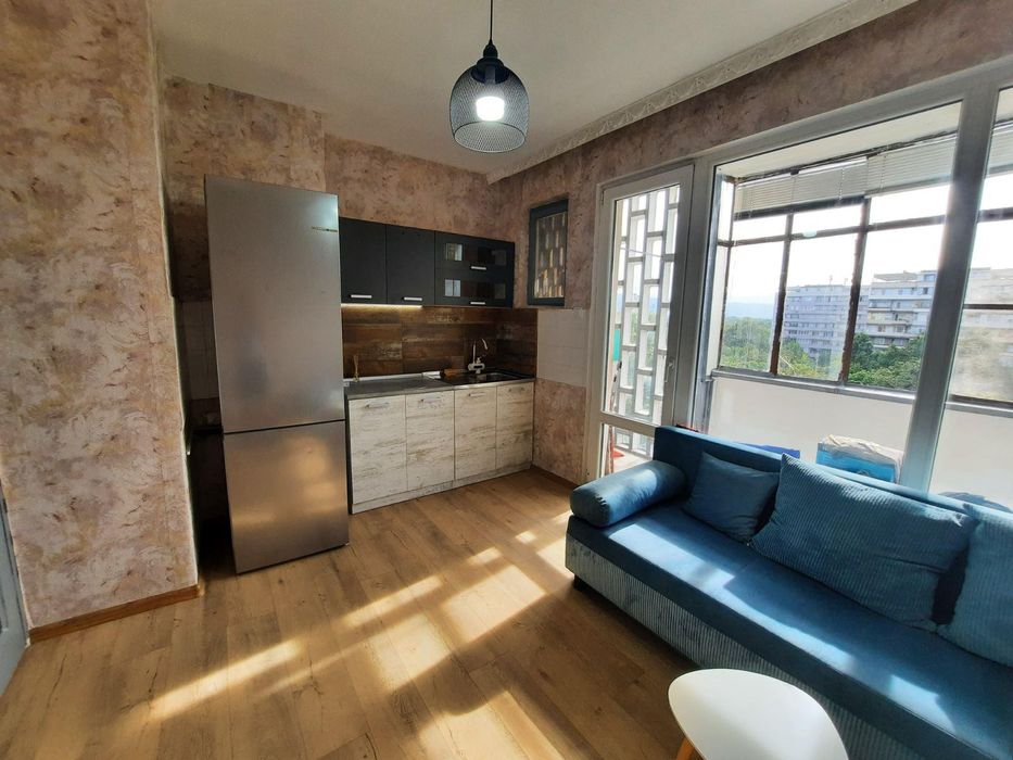 Продава се Двустаен апартамент в Пловдив, Кършияка - 47 кв.м за 1990 €/кв.м - Снимка #2