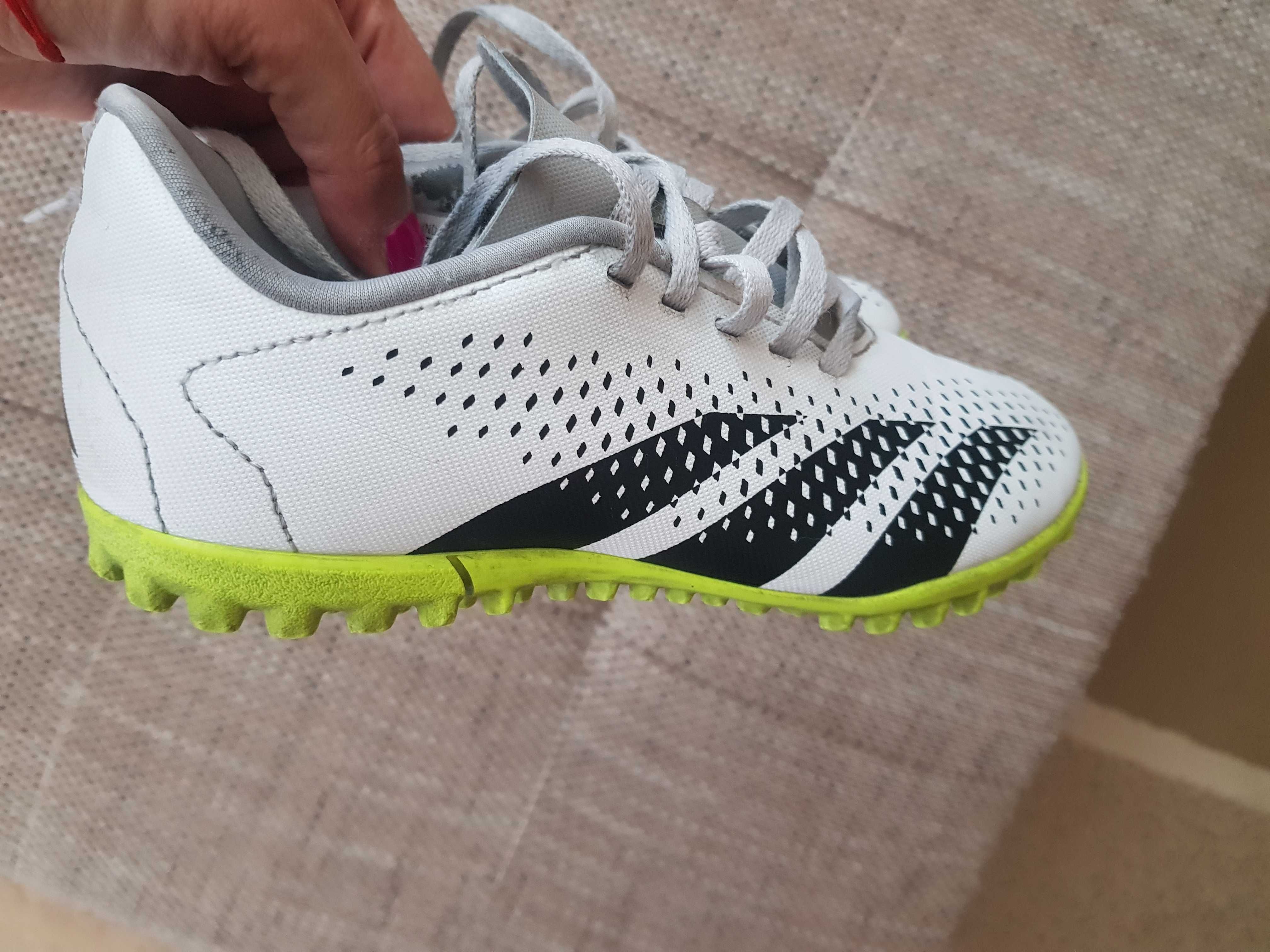 Adidas PREDATOR  детски бутонки 35 номер