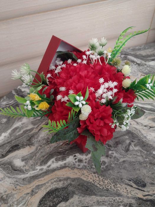 Diverse aranjamente și lumânări din ceară