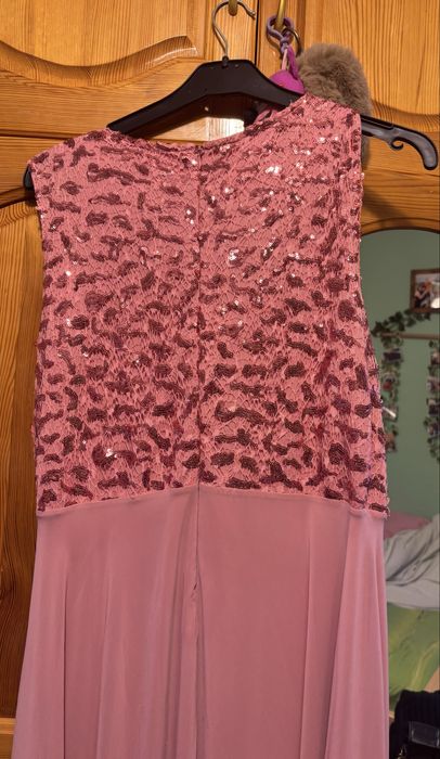 Бална рокля на достъпна цена , в два цвята , и два размера!