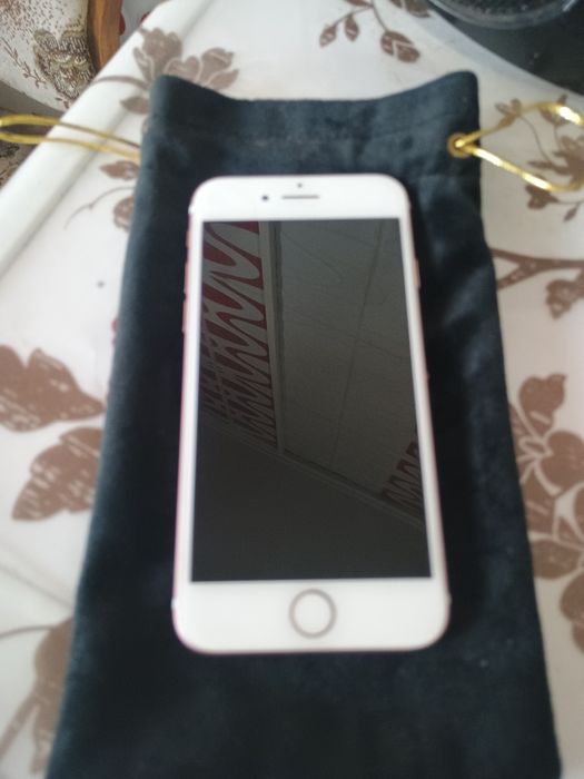 Apple iPhone 7 rose gold nou vând schimb