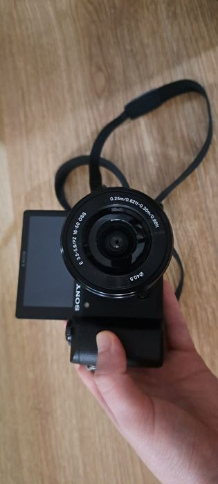 Camera Sony si trepied foto