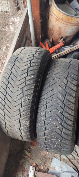 Зимние шипованные r17 Yokohama