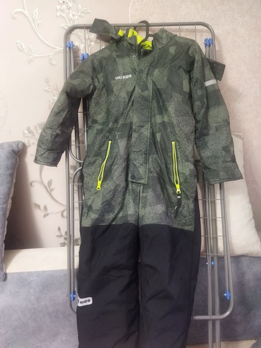 Продам комбинезон. На мальчика. зима.