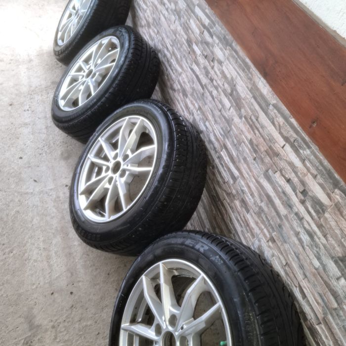 Jenți de aluminiu cu cauciucuri de vara pentru turan