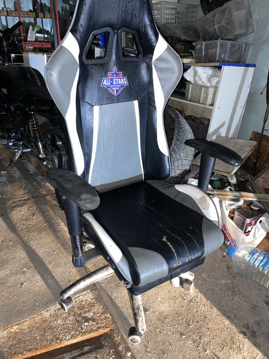 Продам игровой стул