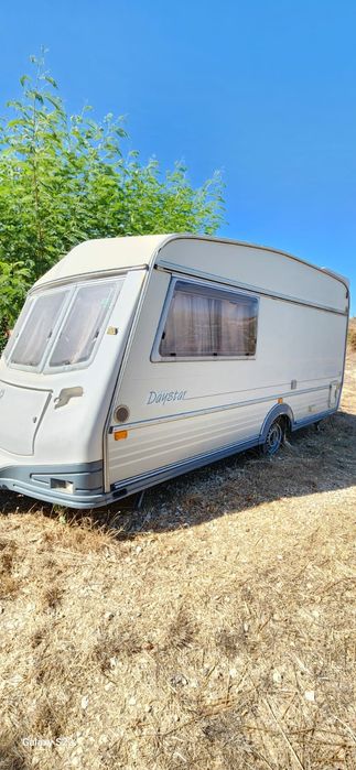 Двуместна каравана