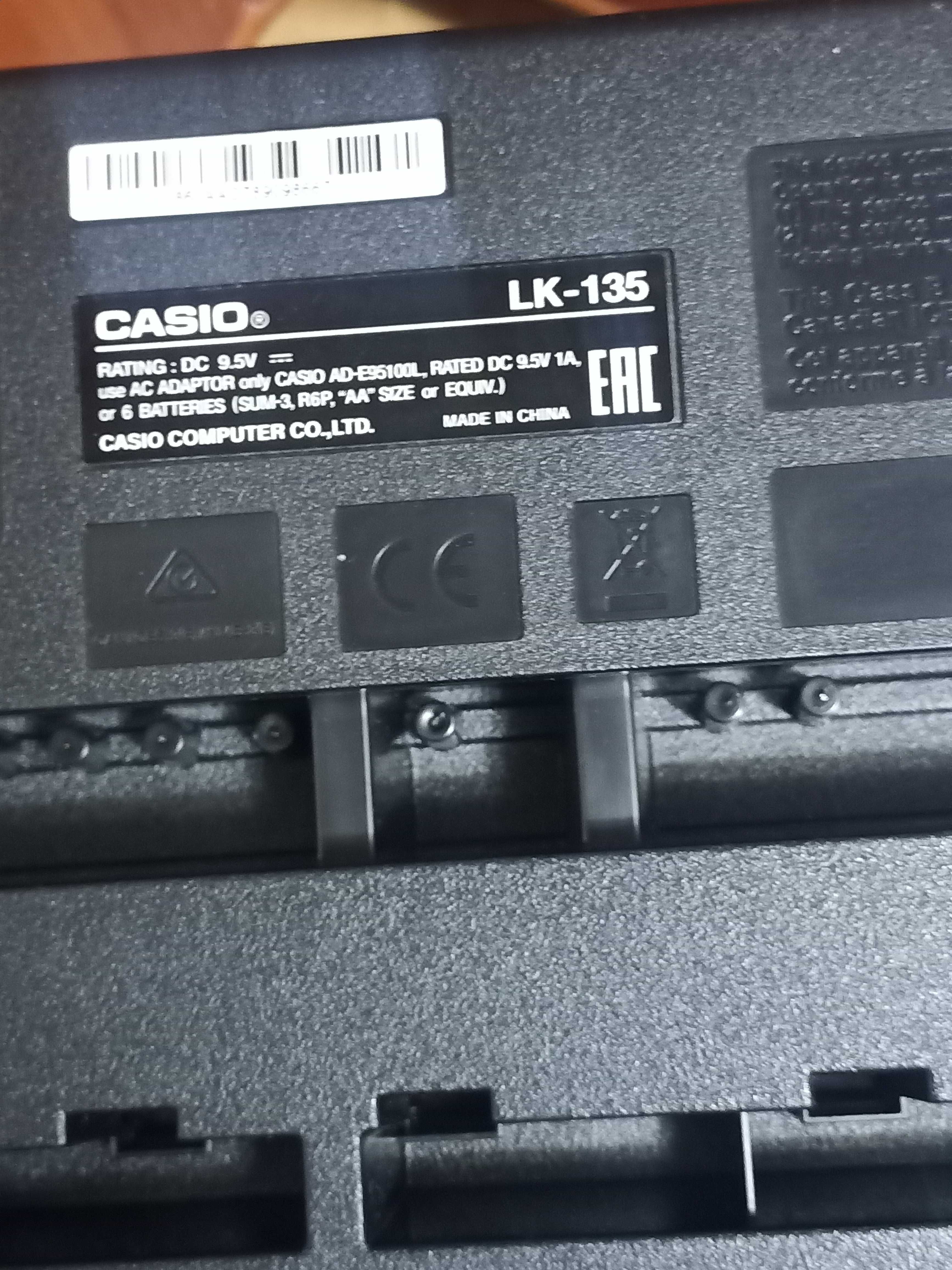синтезатор Casio LK-135 со светящимися клавишами,  инструкц. на русс.