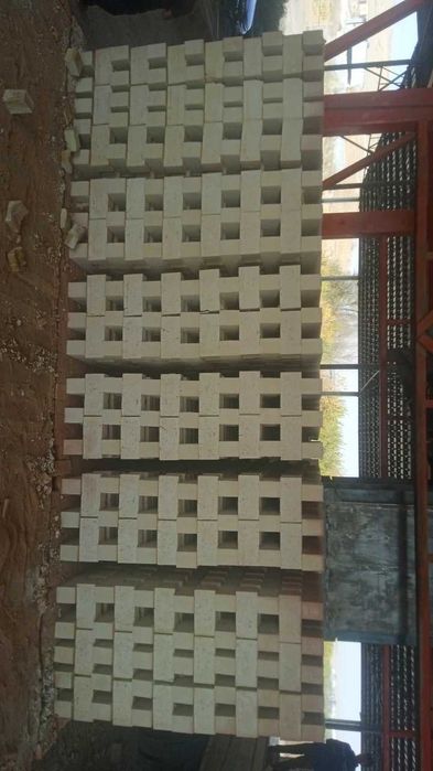 Гишт/gʻisht сотилади(продаются)