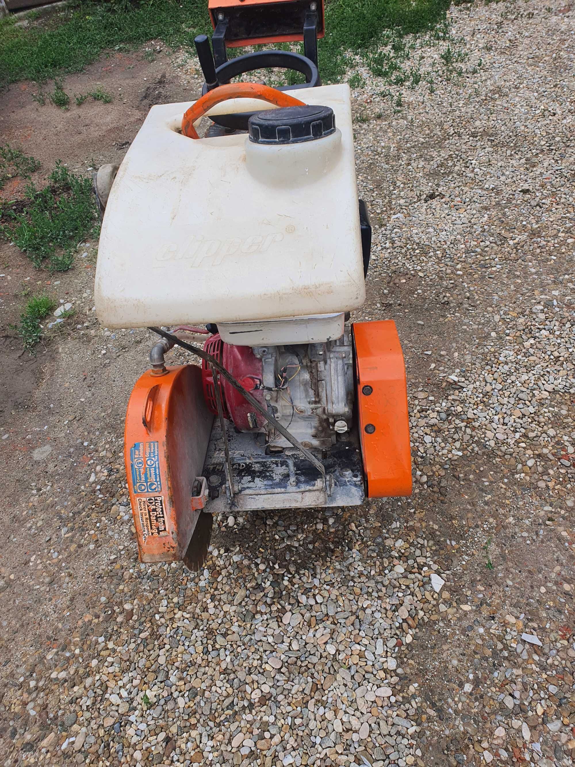 Masina de taiat beton Norton Clipper CS 451 moto Honda GX390/inchiriez