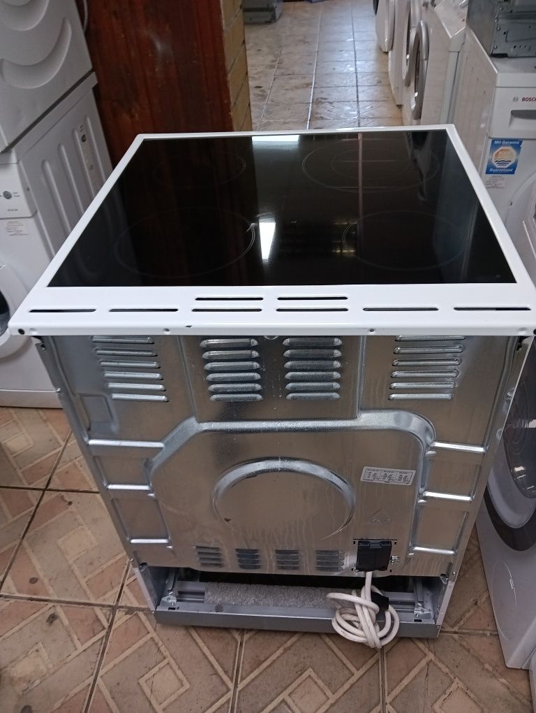 Свободно стояща печка скерамичен плот Gorenje 2 години Гаранция!