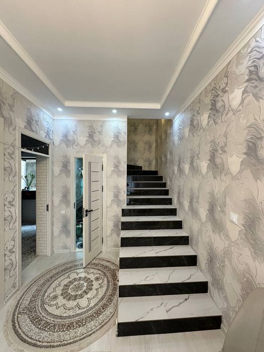 Продаю 1,5 сот 4 ком с падвалом Олмас махала 2 этажнийля