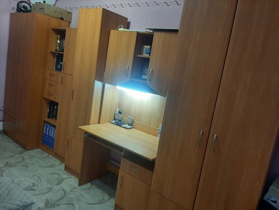 Прихожая.угловой шкаф.детская комната