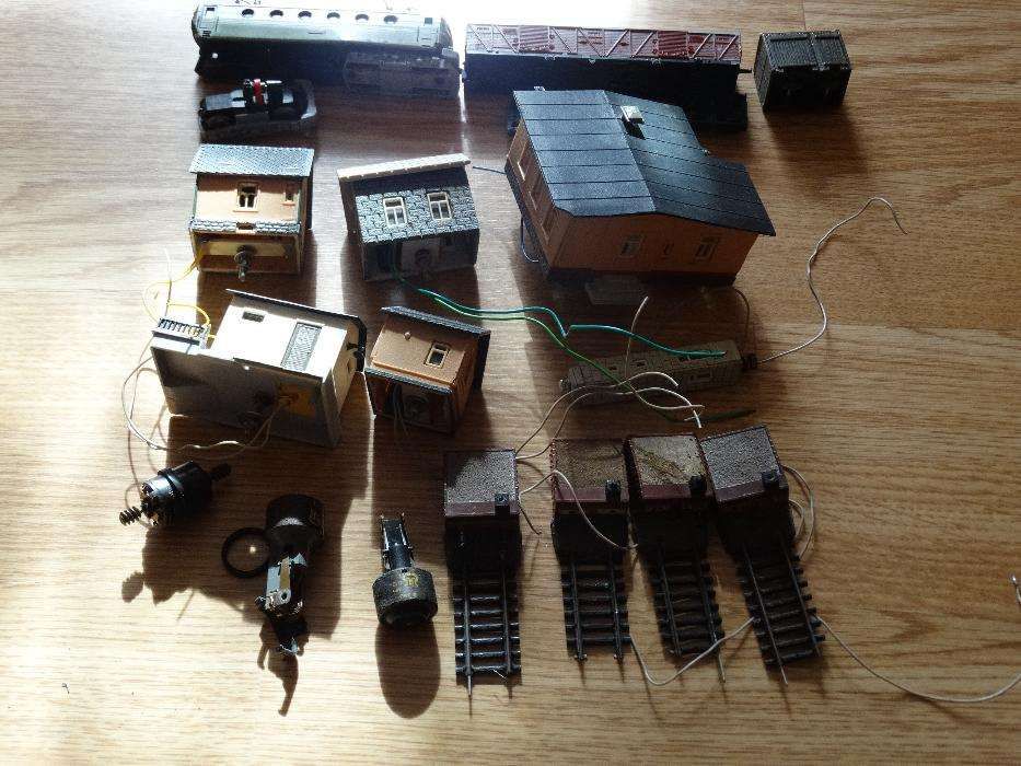 Diorama trenulet electric TT 12 mm, 1:120, locomotive, vagoane, macaze