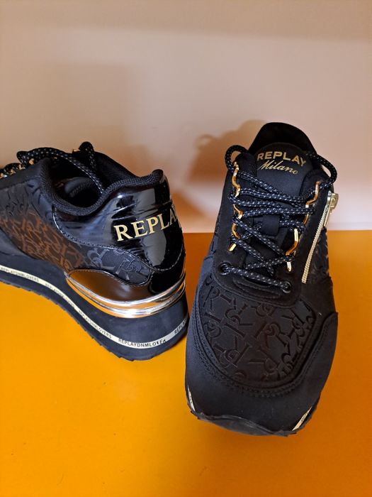 Сникърси  Reply  ,почти нови