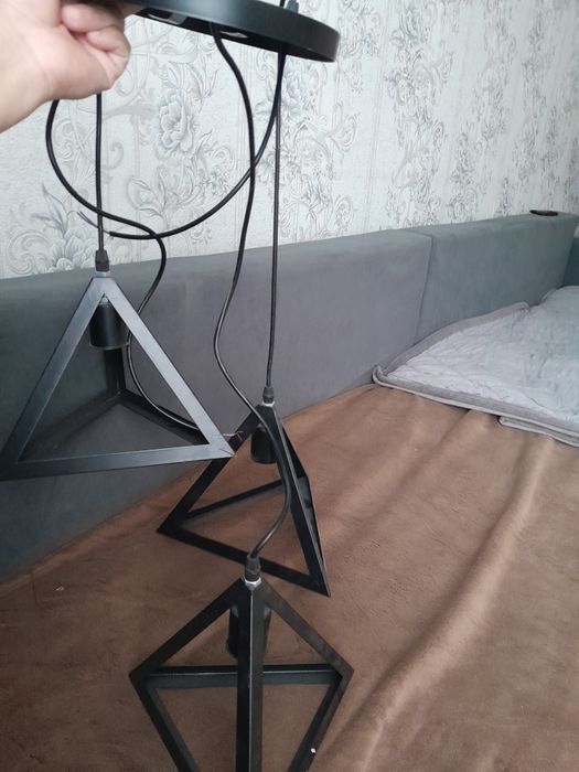 Продам новую люстру.