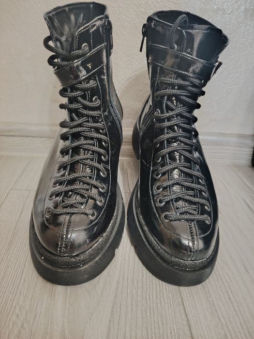 Ghete dama imblanite, nr 38 din piele.