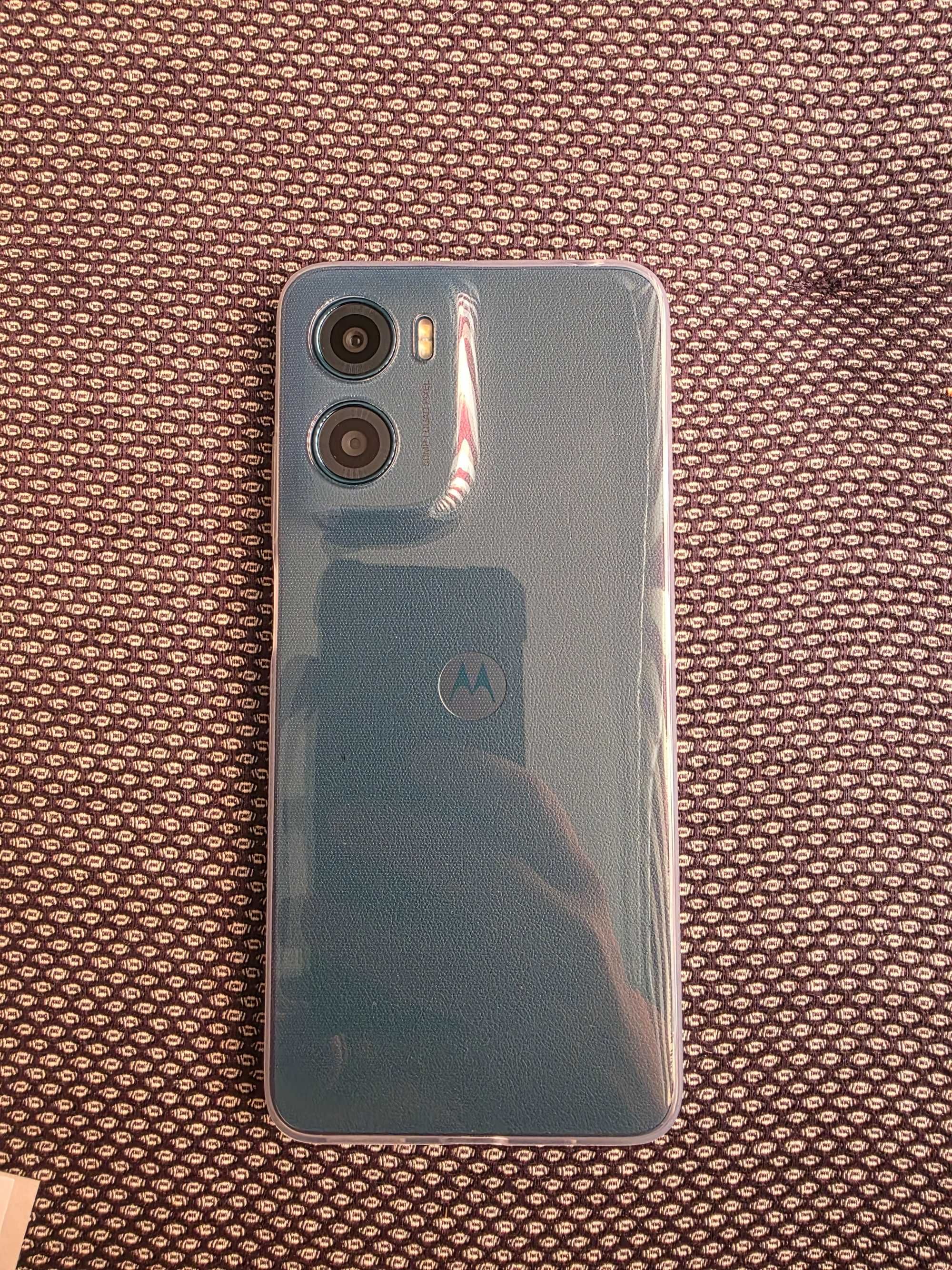 Продавам 2 Motorola G 05